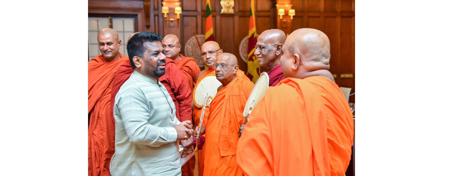ජනපති සහ මහා සංඝරත්නය අතර විශේෂ සාකච්ඡාවක්